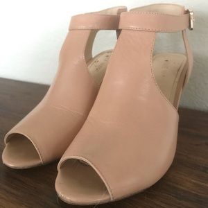 NUDE PEEP TOE HEELS